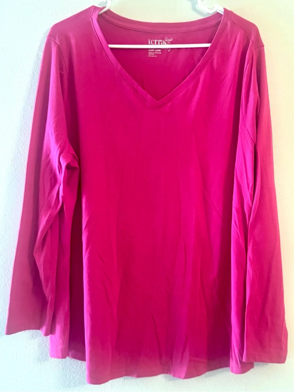 Terra & Sky Women's Fuchsia Hot Pink V-Neck Long Sleeve Top Plus Size 1X - Picture 2 of 8